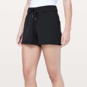 Lululemon On The Fly Short Woven 2,5’ Black Size 6